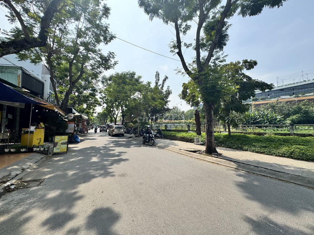 Bán nhà MT cổng đại học Văn Lang, 5x20m, đang KD cafe