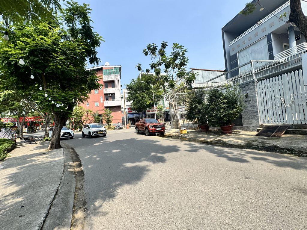 Bán nhà MT cổng đại học Văn Lang, 5x20m, đang KD cafe
