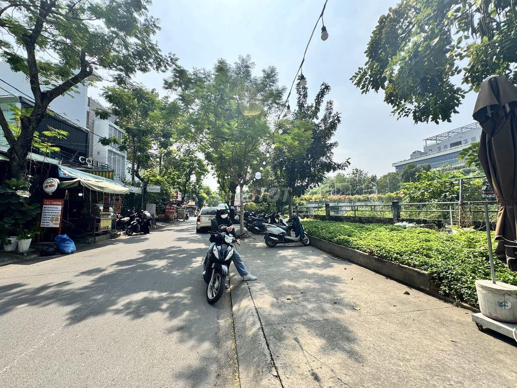 Bán nhà MT cổng đại học Văn Lang, 5x20m, đang KD cafe