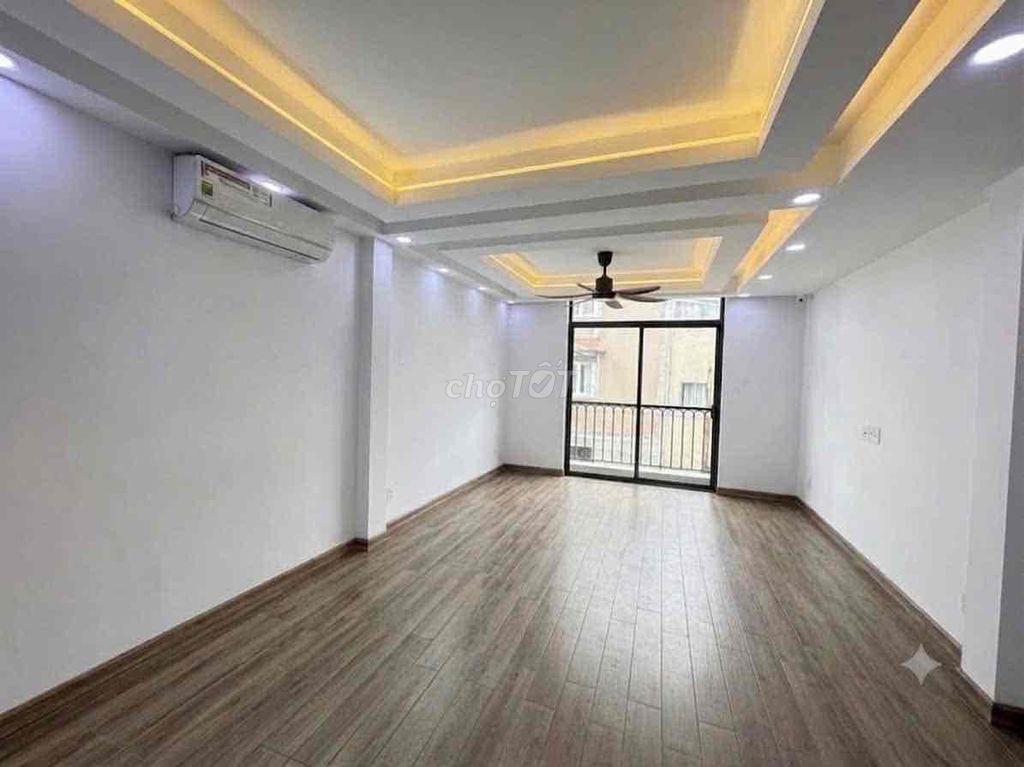 5 tầng , 8,85tỷ , 40m2 cách 30m ra mặt tiền hoàng hoa thám