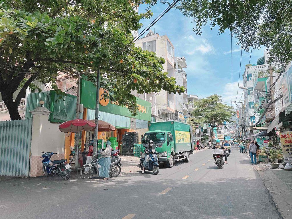 Bán Nhà 300m2  Mặt Tiền Ngang 10m Giá Tốt Q.Bình Thạnh