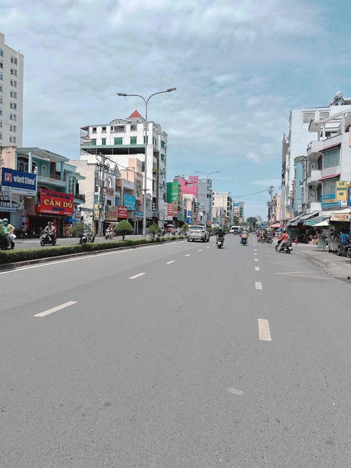 Bán Nhà 300m2  Mặt Tiền Ngang 10m Giá Tốt Q.Bình Thạnh