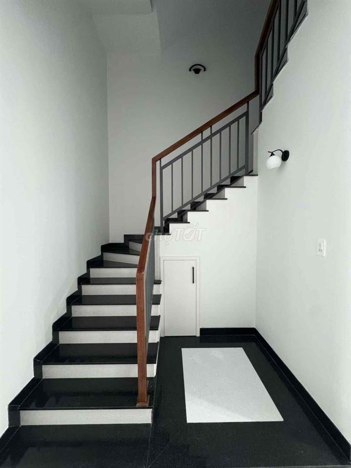Cho thuê nhà MT đường Bình Lợi. Diện tích 5x20m. Giá 40tr/tháng