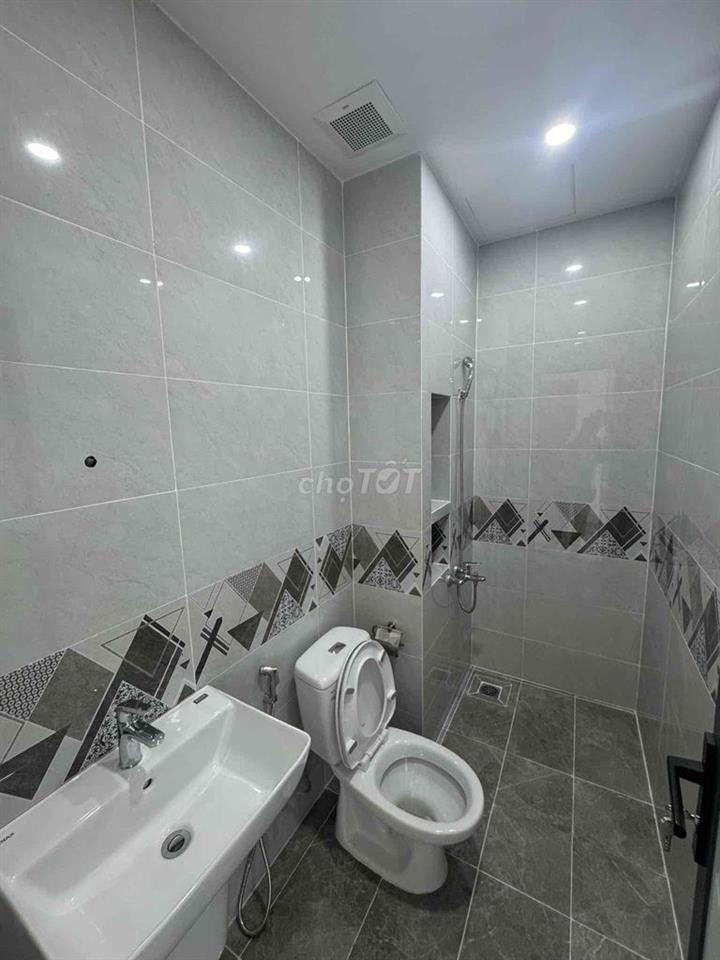 Cho thuê nhà MT đường Bình Lợi. Diện tích 5x20m. Giá 40tr/tháng