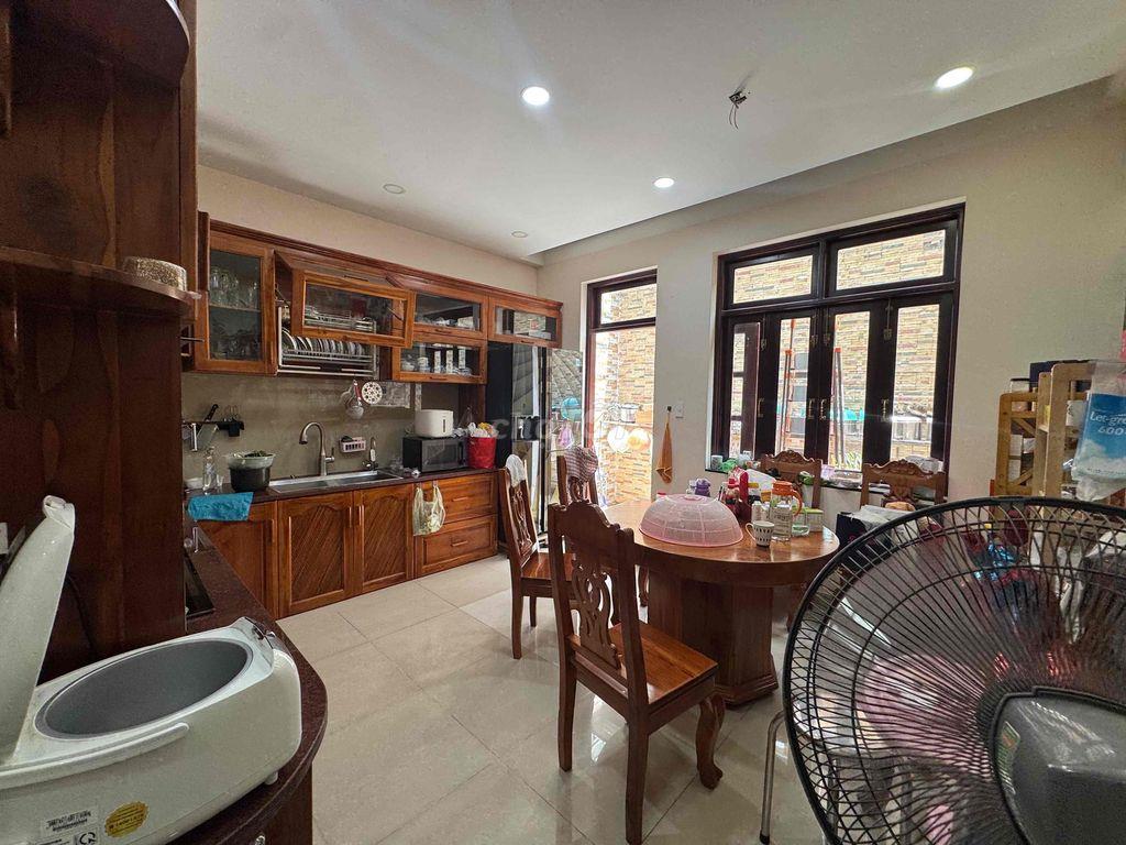 Cho thuê nhà full nội thất đường Bình Lợi, 4 PN, 5 WC. Giá 30tr/tháng