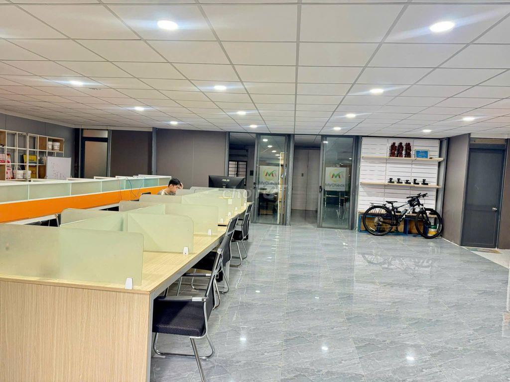 Cho thuê kho đẹp đường Đặng Thùy Trâm, p13, BT. DT 400m2. Giá 46tr/th.
