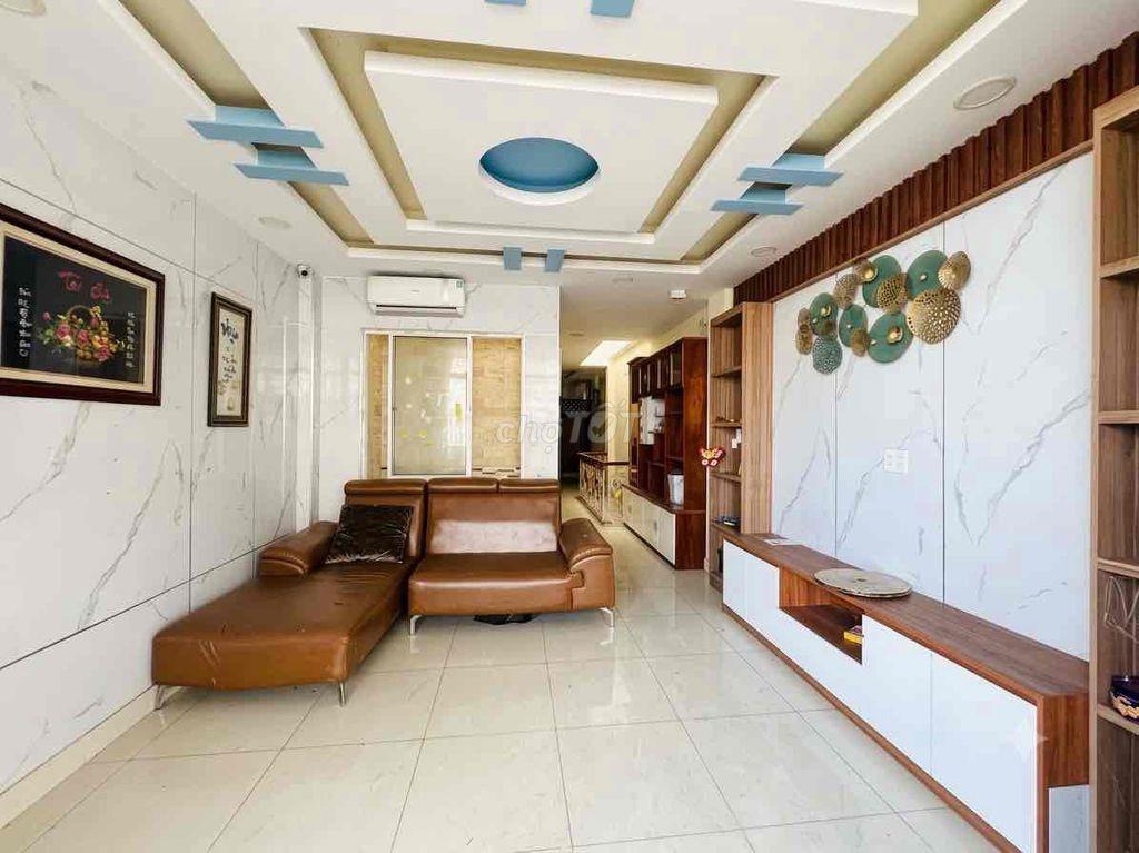 Cho thuê nhà 10PN có thang máy đường Phạm Văn Đồng, p13, BT. Giá 40tr