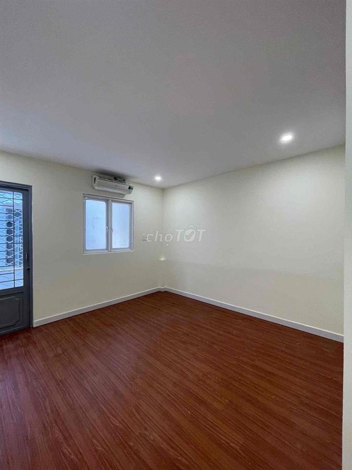 Cho thuê nhà mặt tiền đường 12m Đặng Thuỳ Trâm. DT 4x20m. Giá 20tr/th
