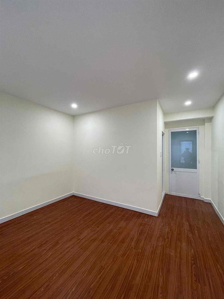 Cho thuê nhà mặt tiền đường 12m Đặng Thuỳ Trâm. DT 4x20m. Giá 20tr/th