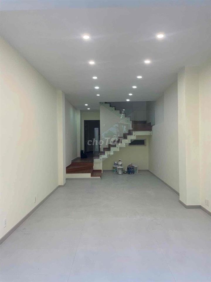 Cho thuê nhà mặt tiền đường 12m Đặng Thuỳ Trâm. DT 4x20m. Giá 20tr/th