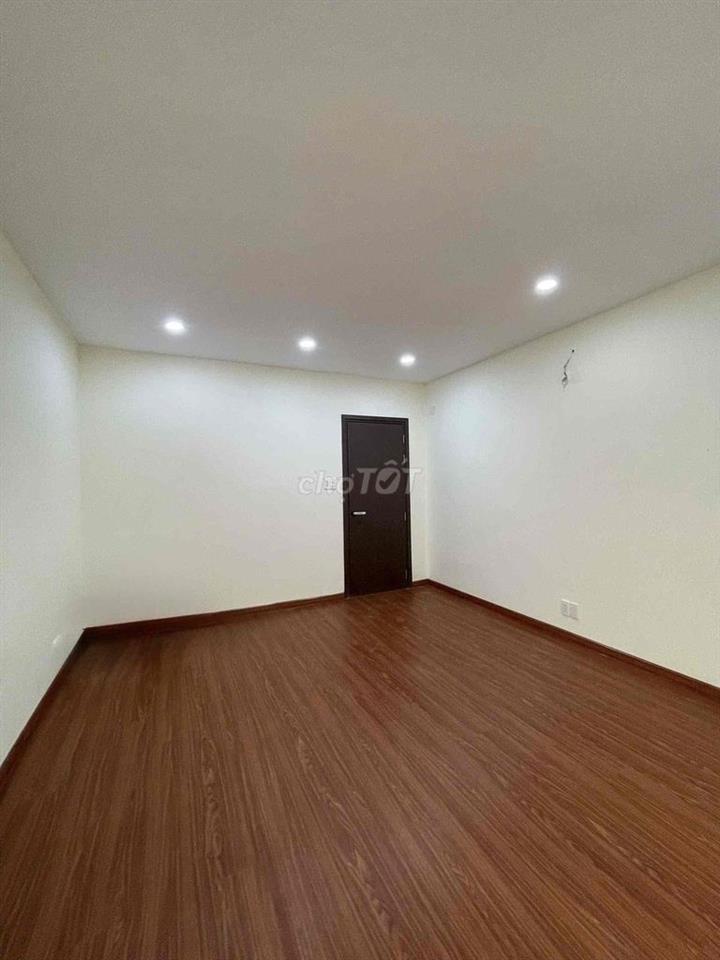 Cho thuê nhà mặt tiền đường 12m Đặng Thuỳ Trâm. DT 4x20m. Giá 20tr/th