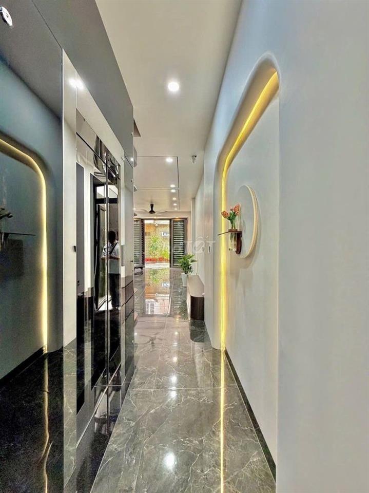 ☘️NHÀ XÂY MỚI 100%  - THANG MÁY KÍNH 450kg - FULL Nội Thất CAO CẤP