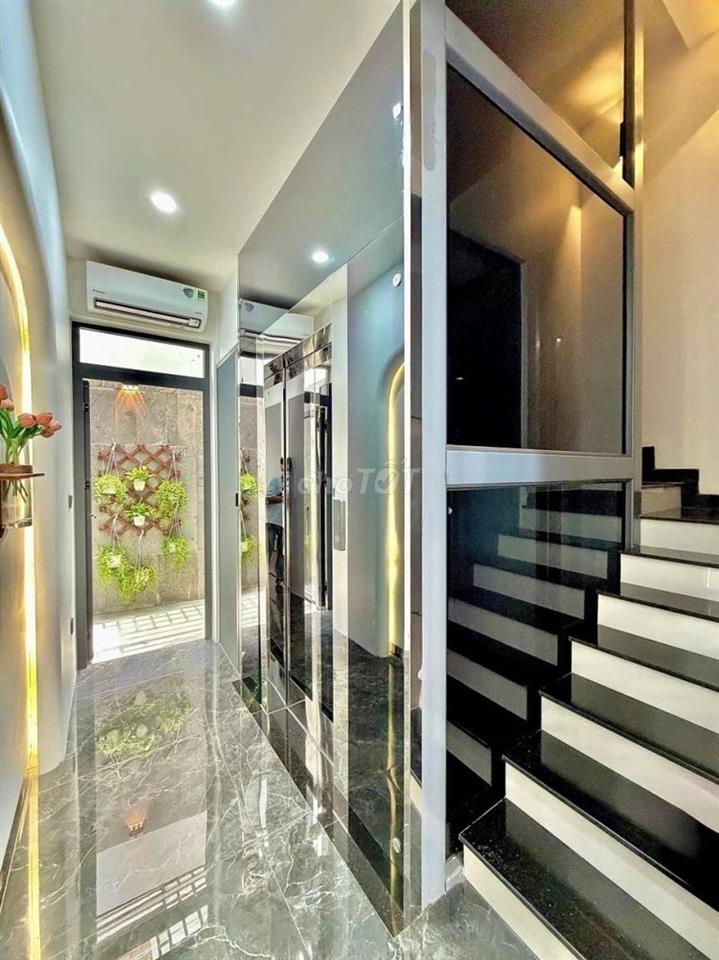 ☘️NHÀ XÂY MỚI 100%  - THANG MÁY KÍNH 450kg - FULL Nội Thất CAO CẤP
