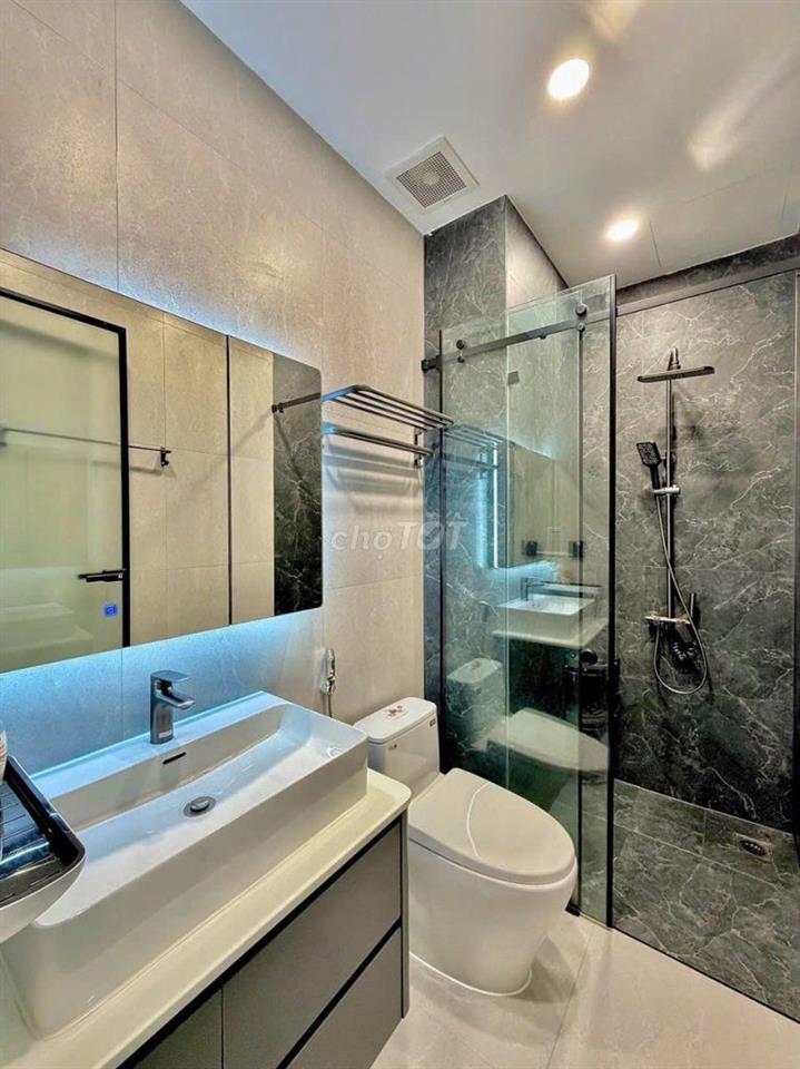 ☘️NHÀ XÂY MỚI 100%  - THANG MÁY KÍNH 450kg - FULL Nội Thất CAO CẤP