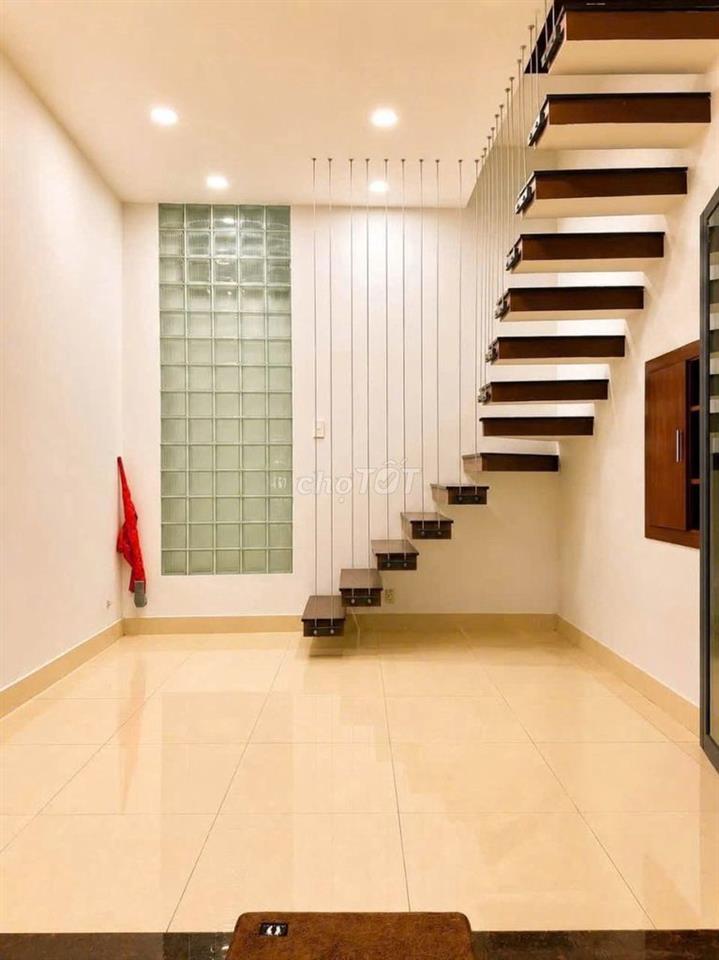 NHÀ ĐẸP MẶT TIỀN Ở NGAY  PHÙNG VĂN CUNG- PHÚ NHUẬN