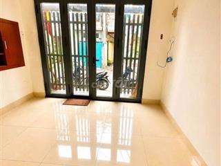 NHÀ ĐẸP MẶT TIỀN Ở NGAY  PHÙNG VĂN CUNG- PHÚ NHUẬN