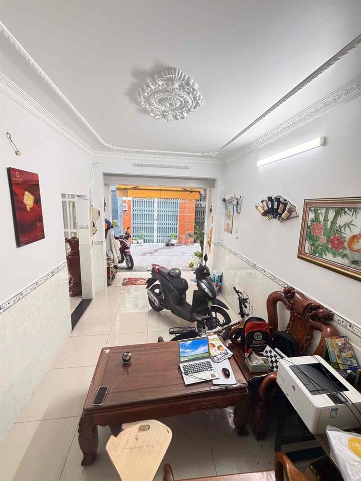 NHÀ 2 MẶT TIỀN TRƯỚC SAU ÔTÔ NGỦ NGON TRONG NHÀ GẦN SÂN BAY