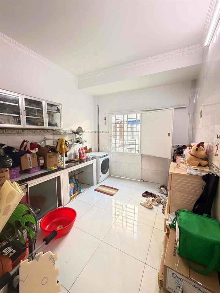 NHÀ 2 MẶT TIỀN TRƯỚC SAU ÔTÔ NGỦ NGON TRONG NHÀ GẦN SÂN BAY
