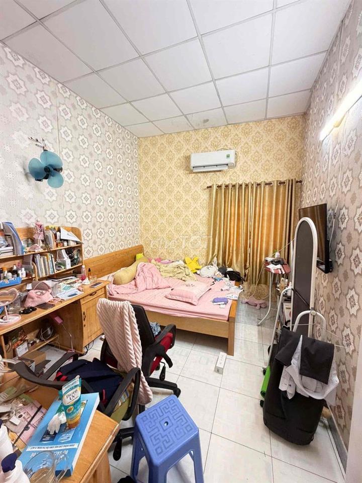 NHÀ 2 MẶT TIỀN TRƯỚC SAU ÔTÔ NGỦ NGON TRONG NHÀ GẦN SÂN BAY