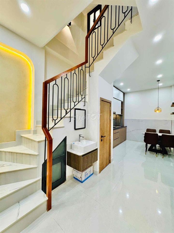 120m dtsd 4 tầng bán gấp