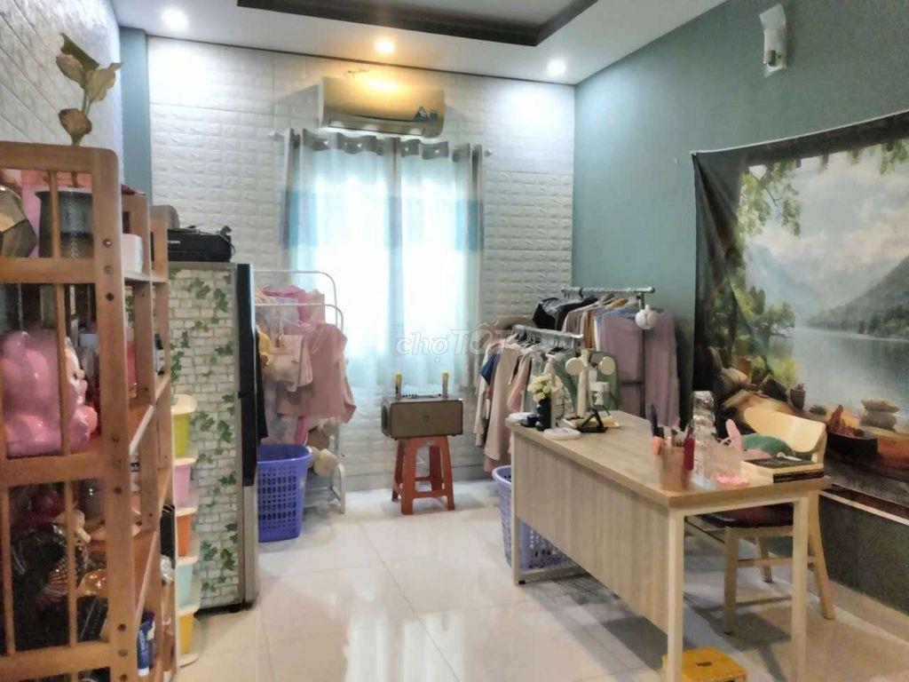 BÁN NHÀ PHỐ LIỀN KỀ  LÊ VĂN LƯƠNG 