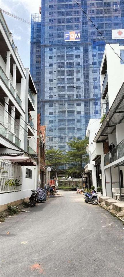 BÁN NHÀ PHỐ LIỀN KỀ  LÊ VĂN LƯƠNG 