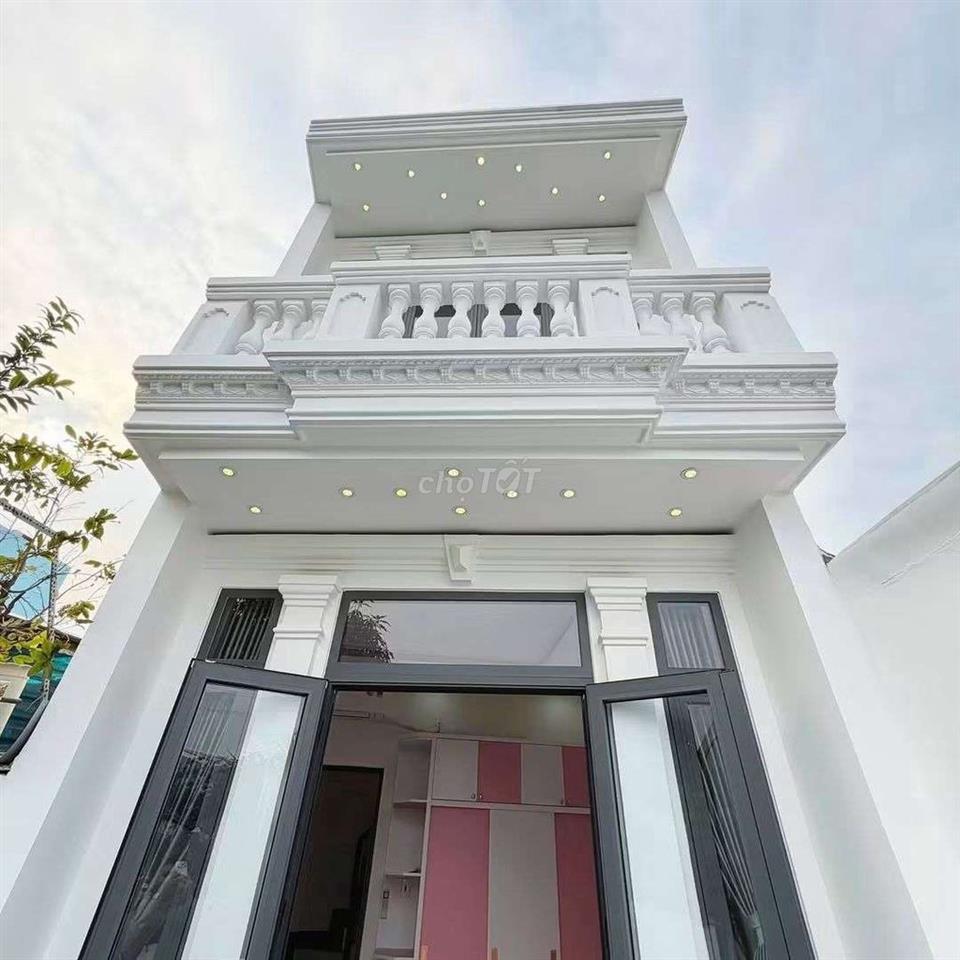 BÁN NHÀ 3 LẦU SHR PHẠM VĂN CHIÊU 