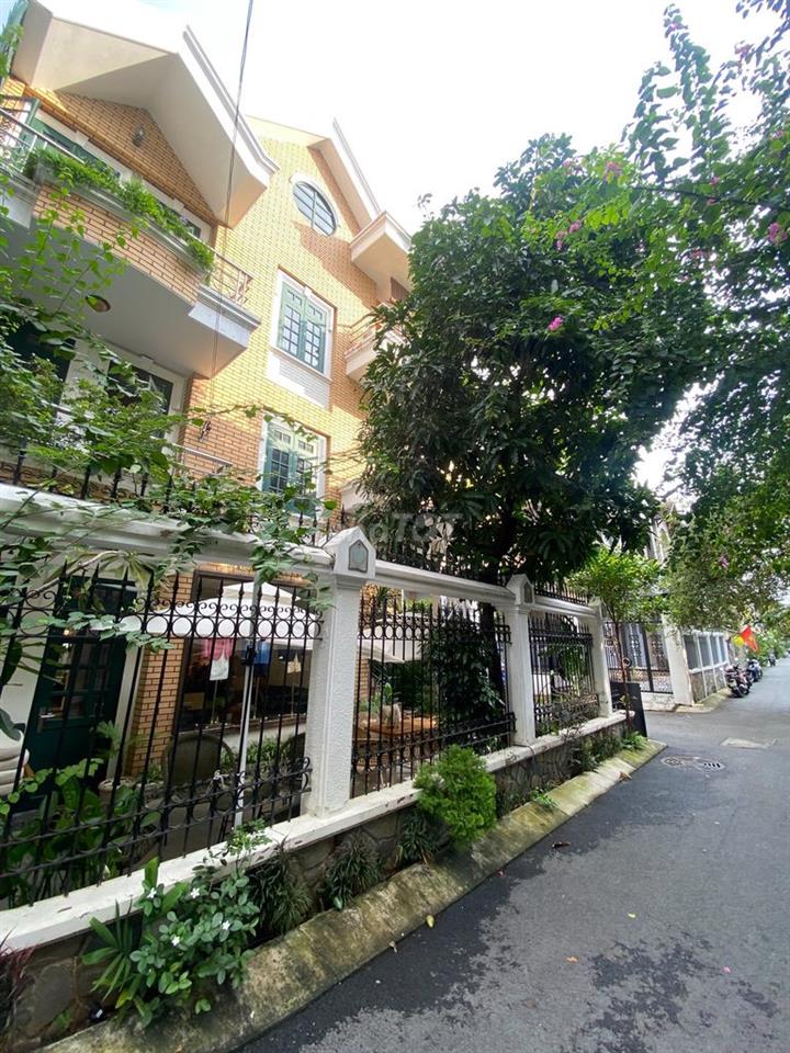 Nhà nguyên căn 2MT Làng Báo Chí_11x10, 3 Tầng_Giá thuê 50tr/tháng