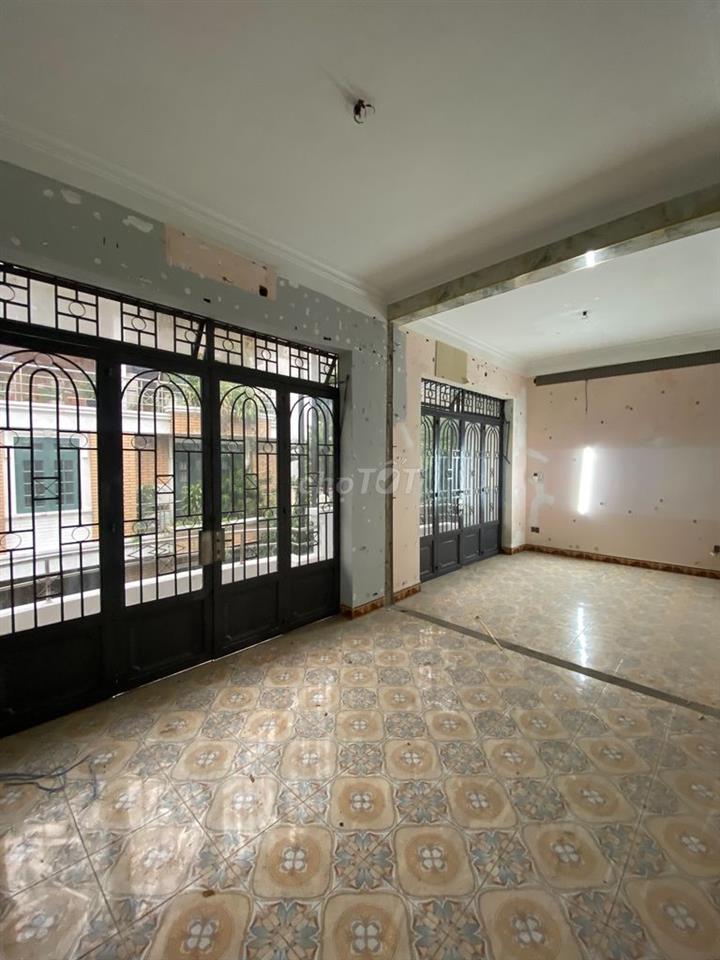 Nhà Làng Báo Chí_Góc 2 Mặt tiền đường số 2_Thảo Điền_10x11m, 3 Tầng