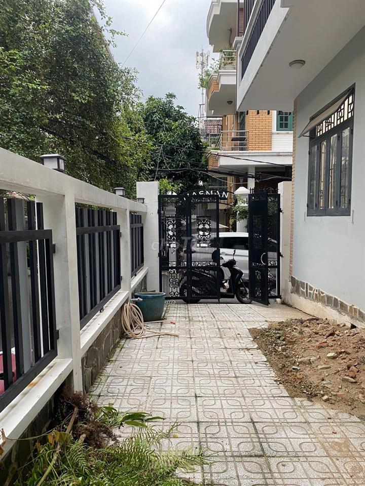 Nhà Làng Báo Chí_Góc 2 Mặt tiền đường số 2_Thảo Điền_10x11m, 3 Tầng