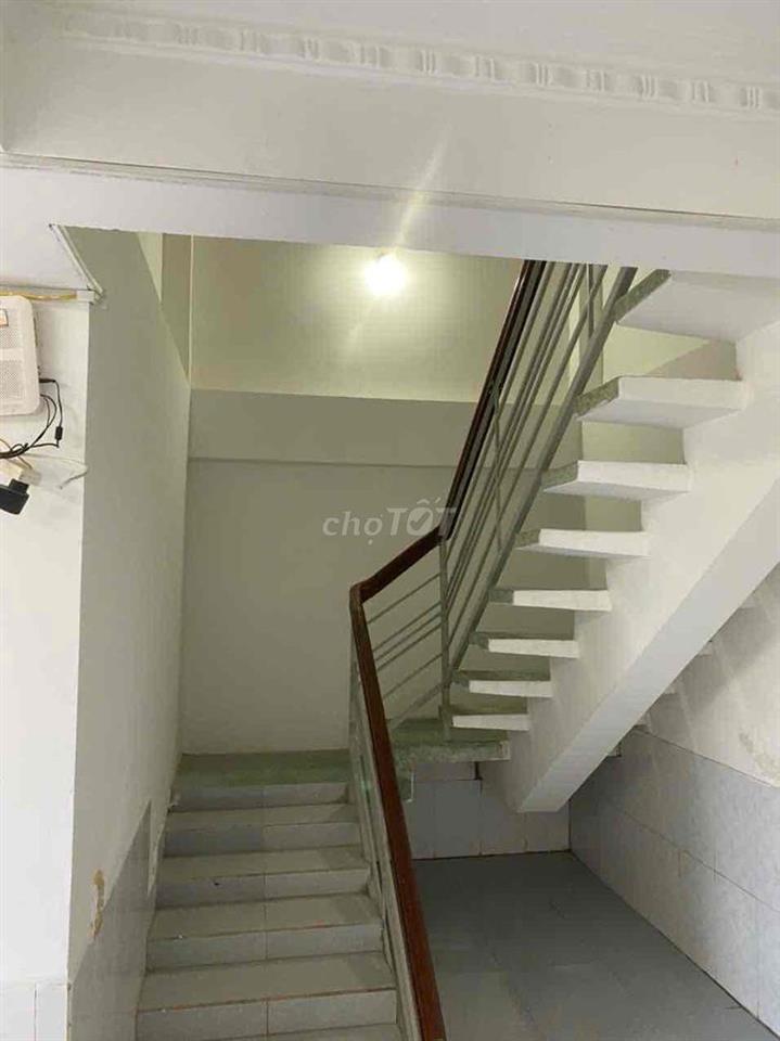 nhà có sổ nhà trống giao liền