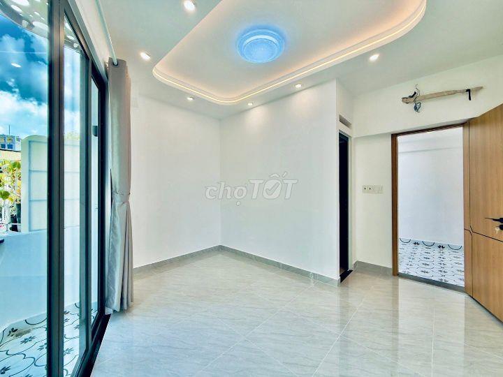Bán nhà mặt tiền 2 lầu 1 sân thượng đường Trường Sa
