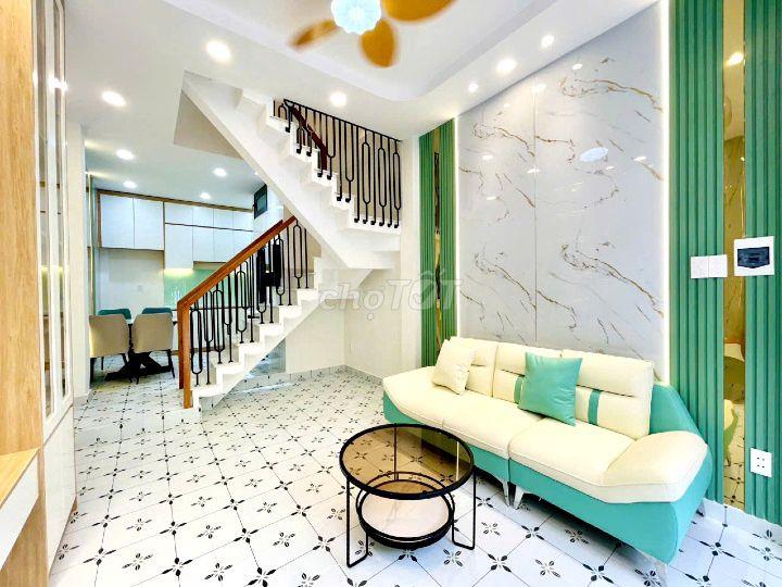 Nhà vuông vức 2 lầu đúc hẻm xe hơi Trường Chinh