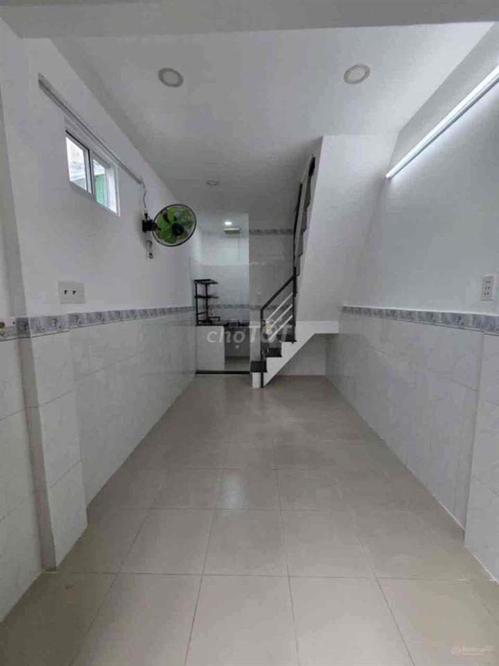 2.5 TỶ có nhà khu Phan Xích long Phú nhuận 2 tầng sổ vuông vức