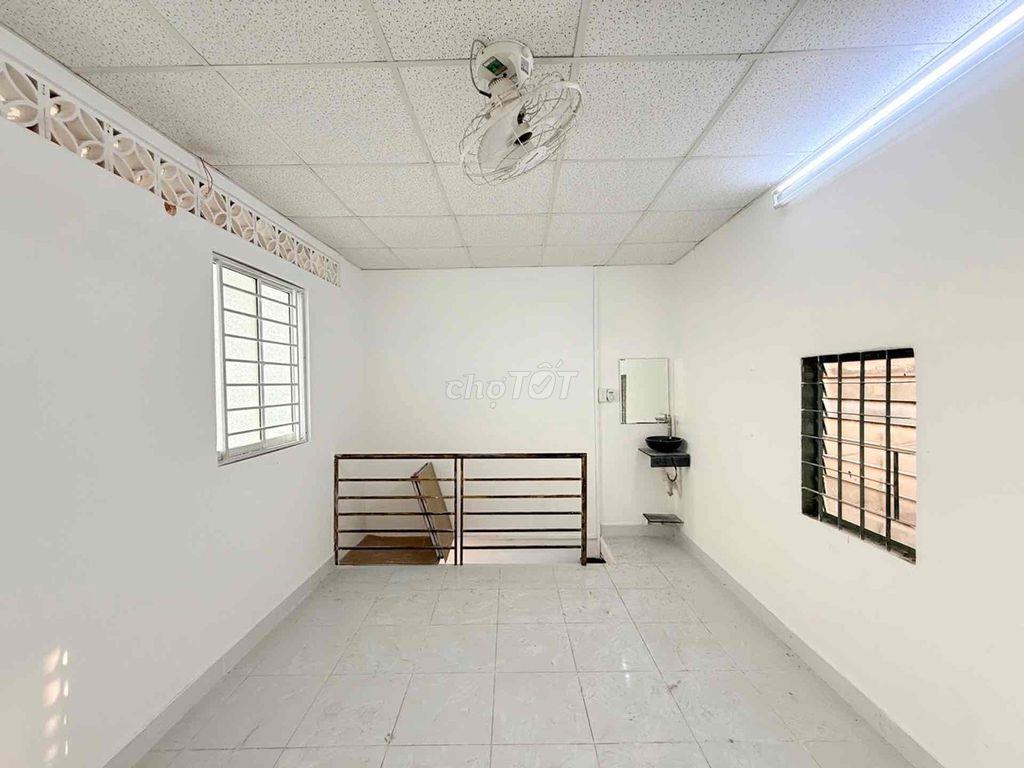 B.A.N Nhà 2 tầng gần mặt tiền Trần Cao Vân hẻm thông nhỉnh 2tỷ TL
