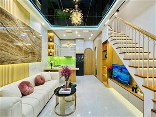 KẾ BÊN UBND QUẬN BÌNH THẠNH – 29M2 - NGANG 3.4M RỘNG - VUÔNG A4 - SHR