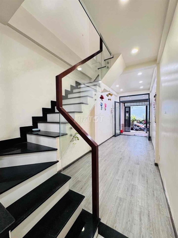 ĐỘC NHẤT VÔ NHỊ - GẦN 40M2 - 3 TẦNG SÂN THƯỢNG - 3PN - 1 CĂN RA OTO