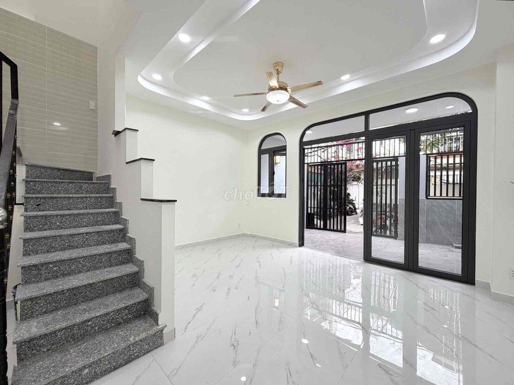 NHÀ NGANG TRÊN 5M GIÁP BÌNH THẠNH - GẦN CHỢ CÂY QUÉO - 86,3M2 - 3PN