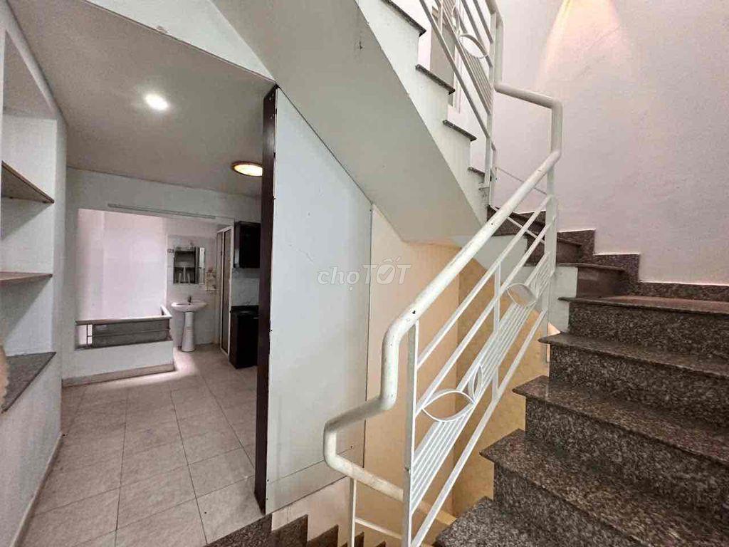 CHO THUÊ NHÀ HOÀNG HOA THÁM, BÌNH THẠNH - SÁT MẶT TIỀN - 4M x 18M
