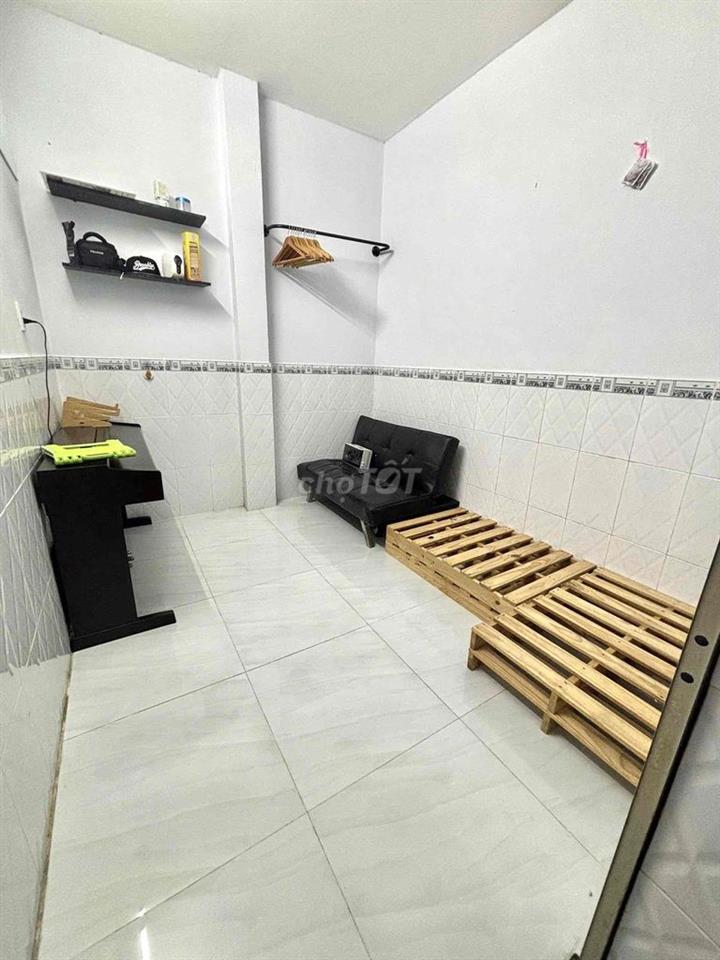CHO THUÊ NHÀ TRƯỜNG SA, SÁT QUẬN 1 - 4PN 2WC | 14 TRIỆU