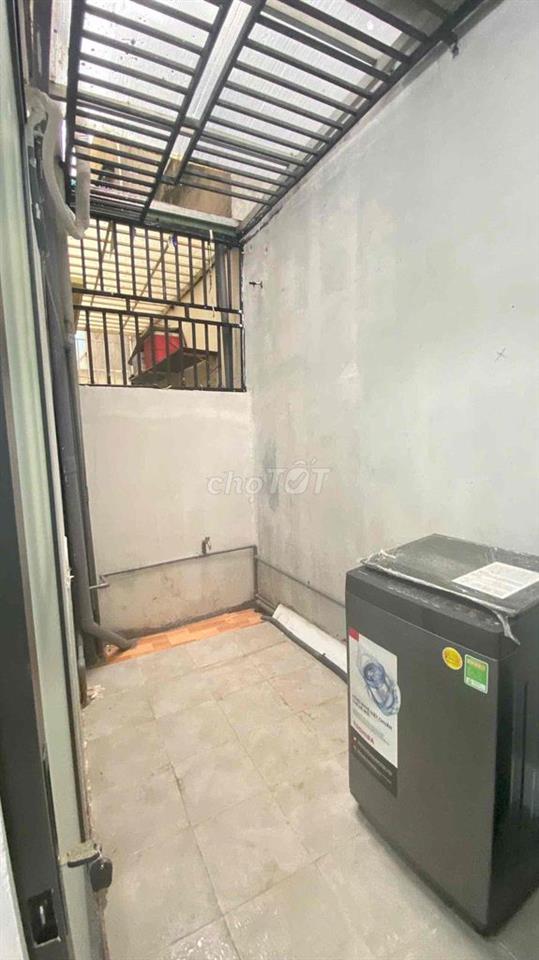 cho thuê căn hộ 1 phòng ngủ tách bếp, phòng ăn dưới trệt, sân phơi