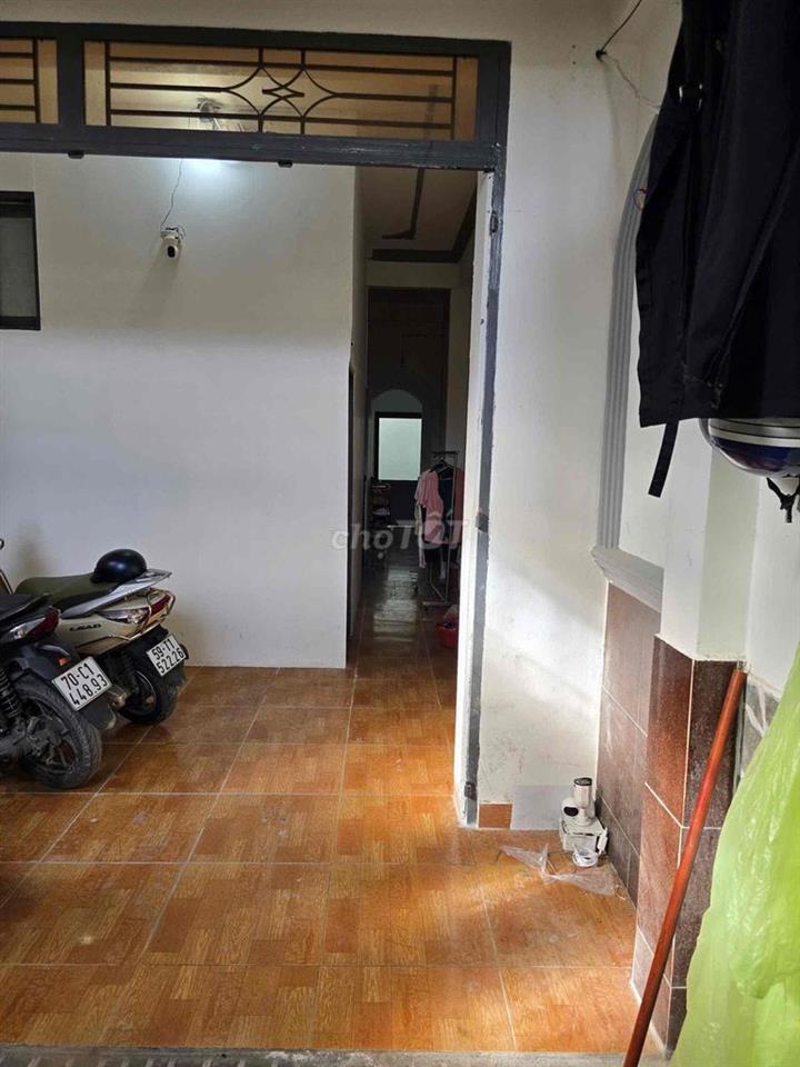 cho thuê căn hộ 1 phòng ngủ tách bếp, phòng ăn dưới trệt, sân phơi