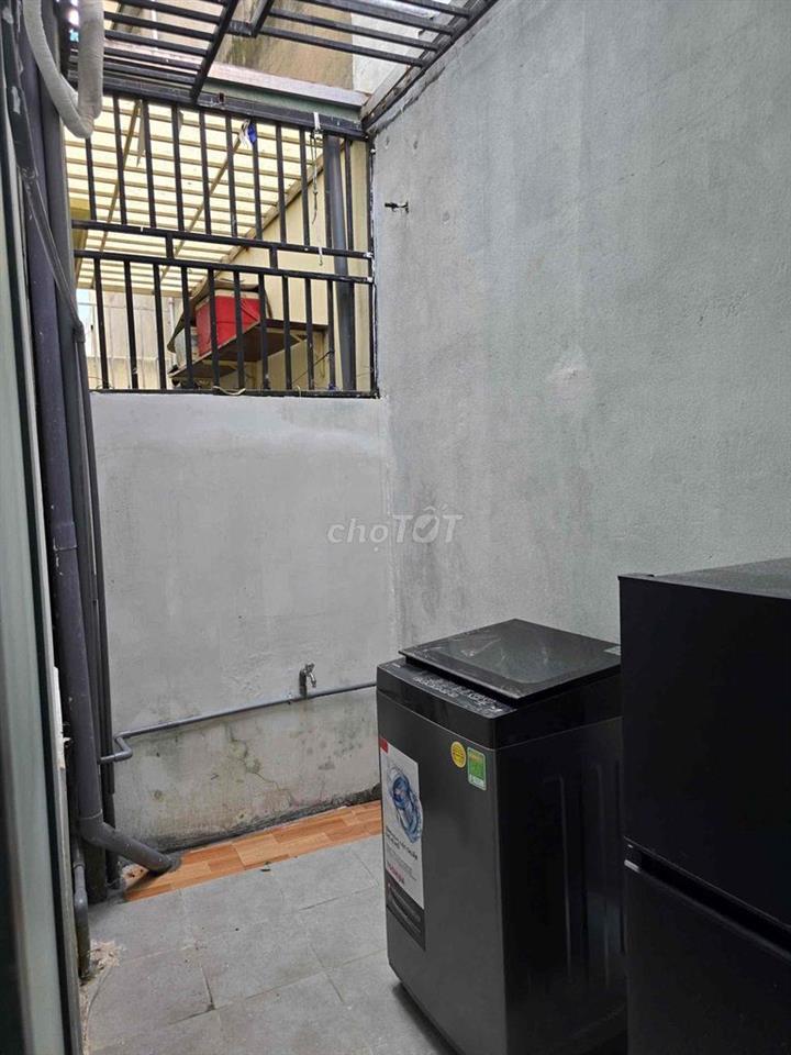 cho thuê căn hộ 1 phòng ngủ tách bếp, phòng ăn dưới trệt, sân phơi