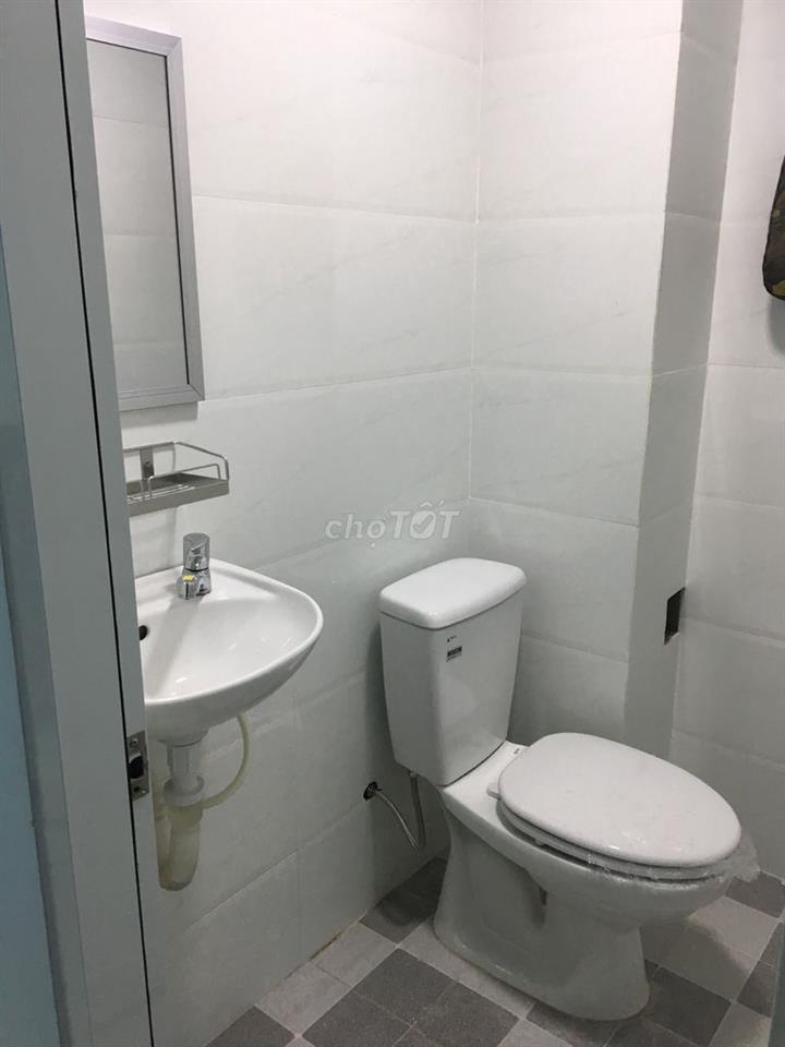 Phòng mới đẹp như hình ngay chợ Bà Chiểu có máy lạnh, máy nước nóng 