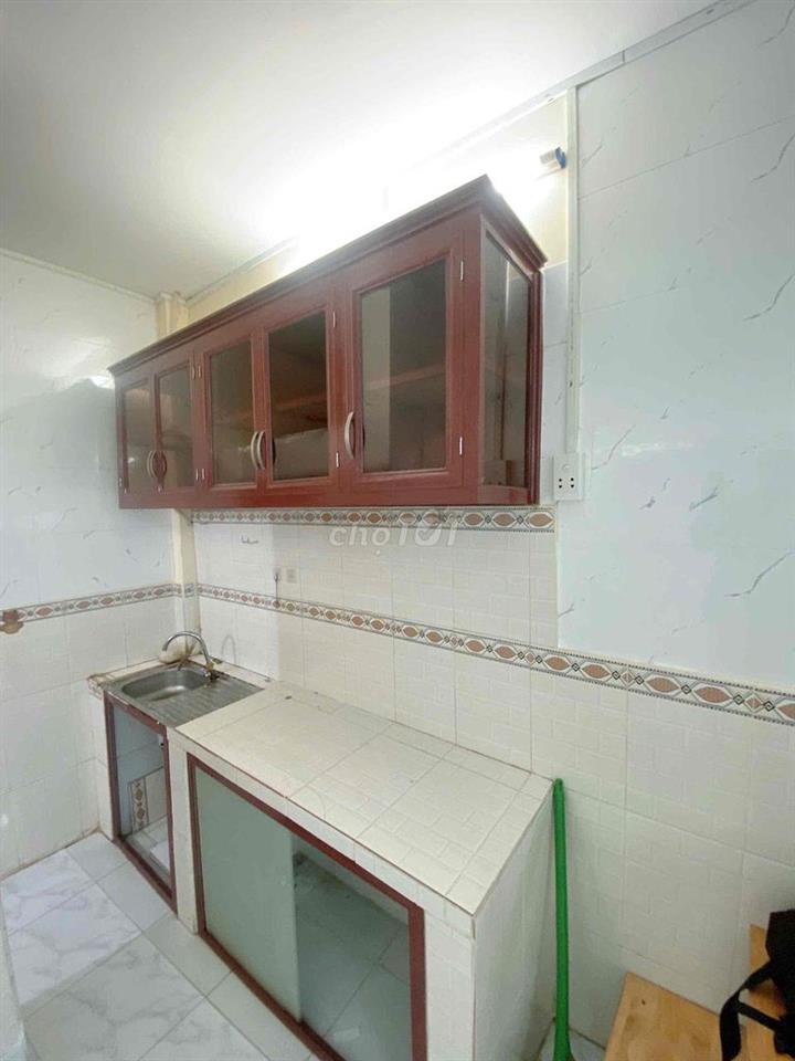 Cần bán gấp nhà đẹp, giá rẻ. Nhà sát gần đường lớn.