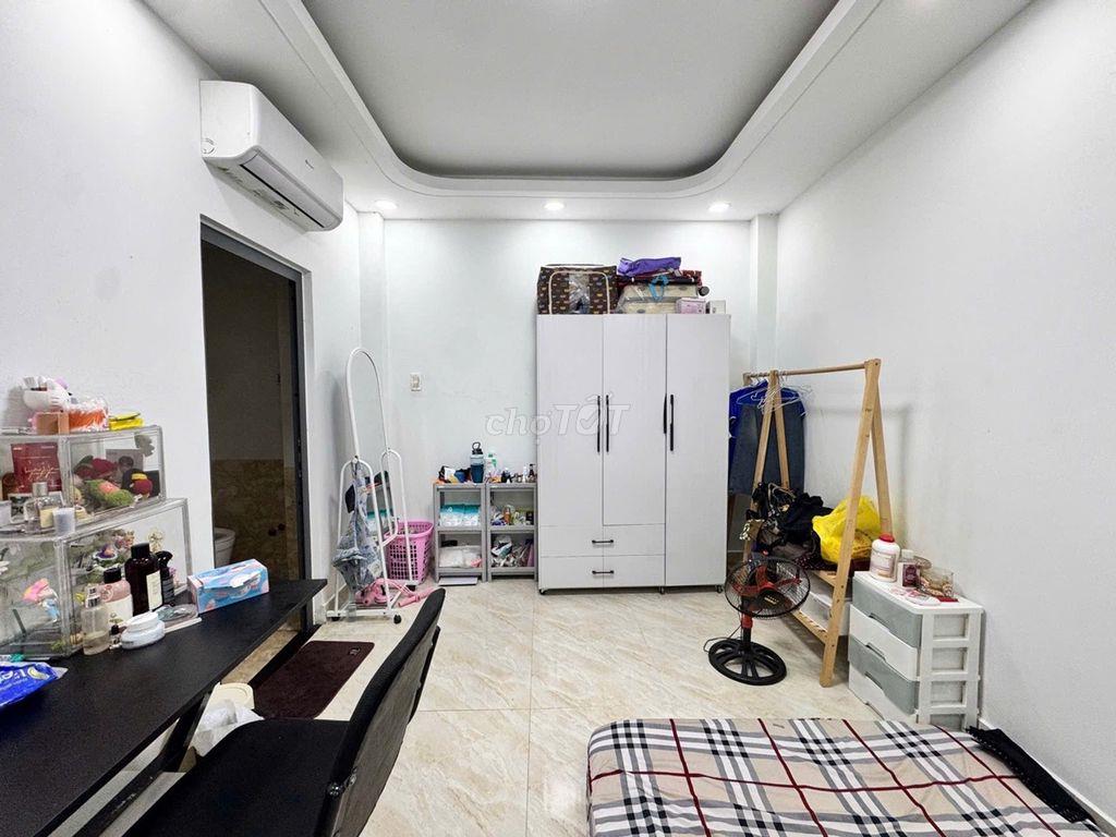 7.9 TỶ - 5 TẦNG – 6m X 6m – 5PN/5WC – SÁT BỜ KÈ RẠCH XUYÊN TÂM