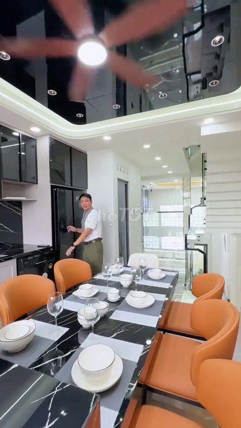 Bán Nhà Phố Hiện Đại 1 Trệt 1 Lửng 3 Lầu Giá 6.5 Tỷ