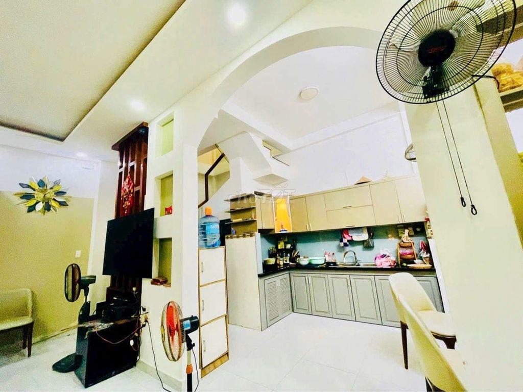 nguyễn văn khối(3) 2 tầng 52m2, 3pn, hẽm xe hơi