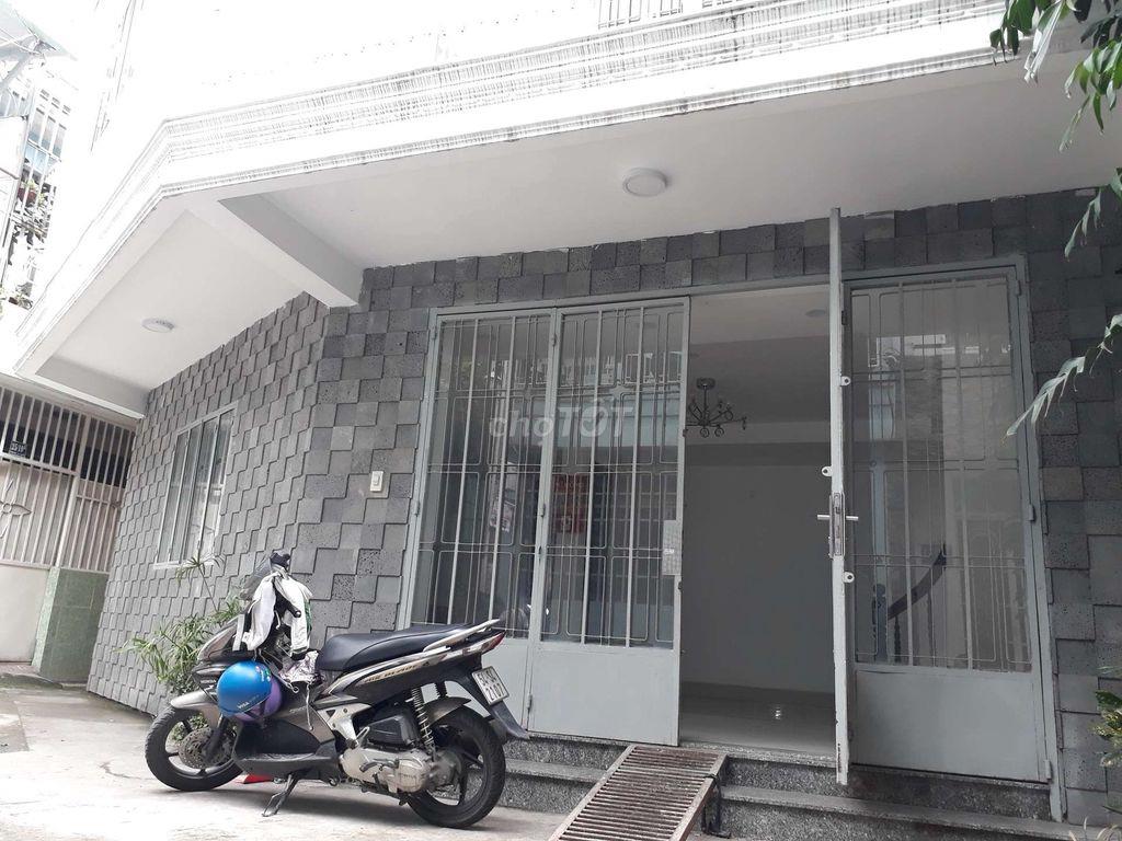 nhà bán thống nhất ngang 9m , gần chợ bệnh viện, 50m2