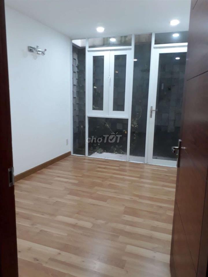 nhà bán thống nhất ngang 9m , gần chợ bệnh viện, 50m2